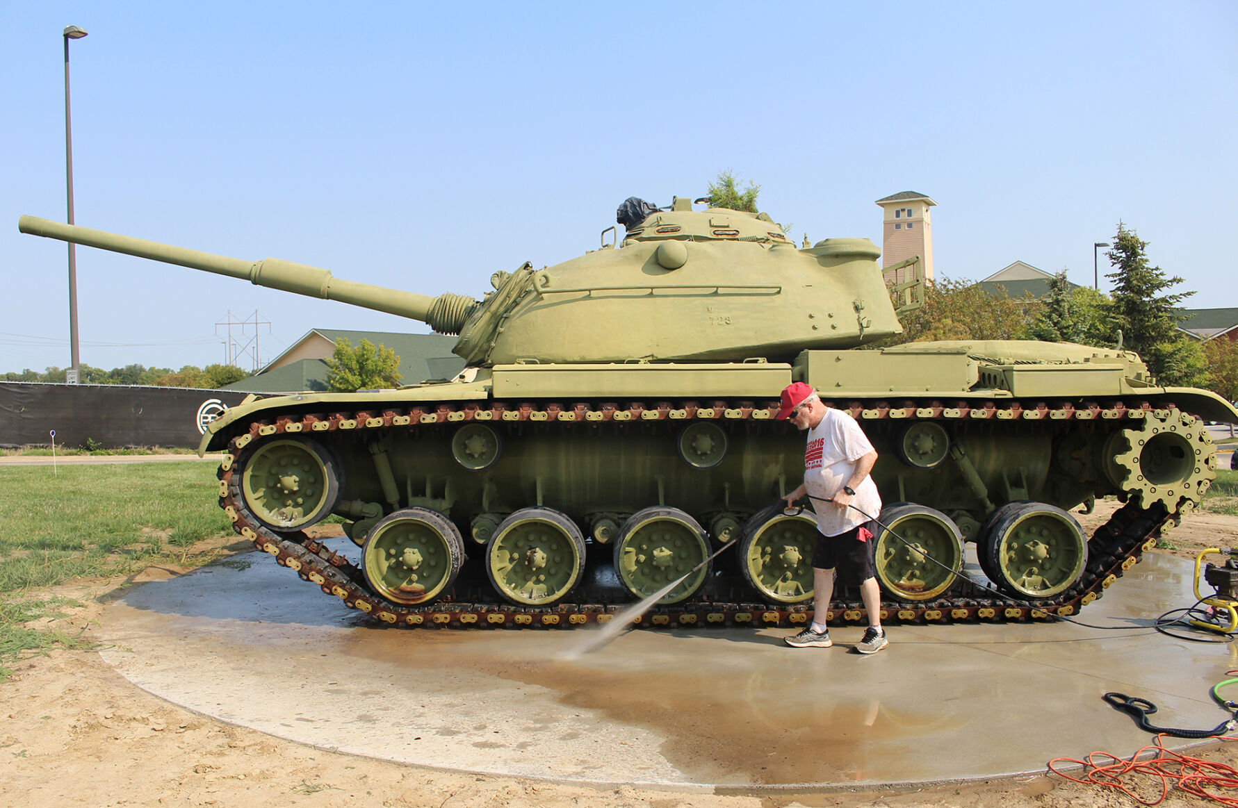091422-bl-web-tank-painting-p1.JPG